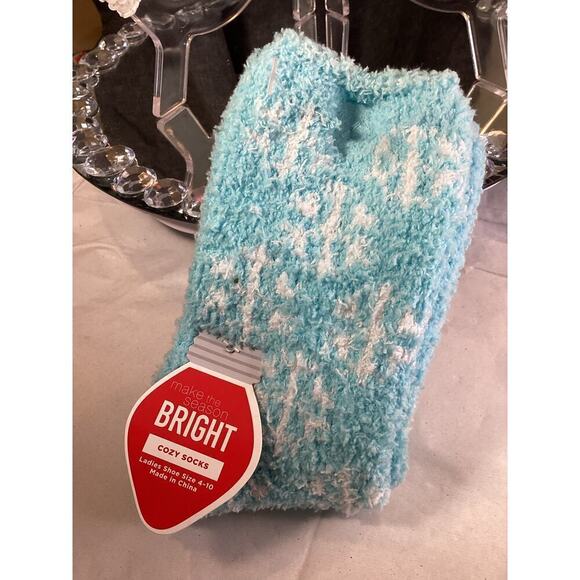 NWT & NWOT, NURSE BUNDLE GIFT. T-SHIRT, Key chain,,stethoscope pen, fuzzy socks - Picture 3 of 6